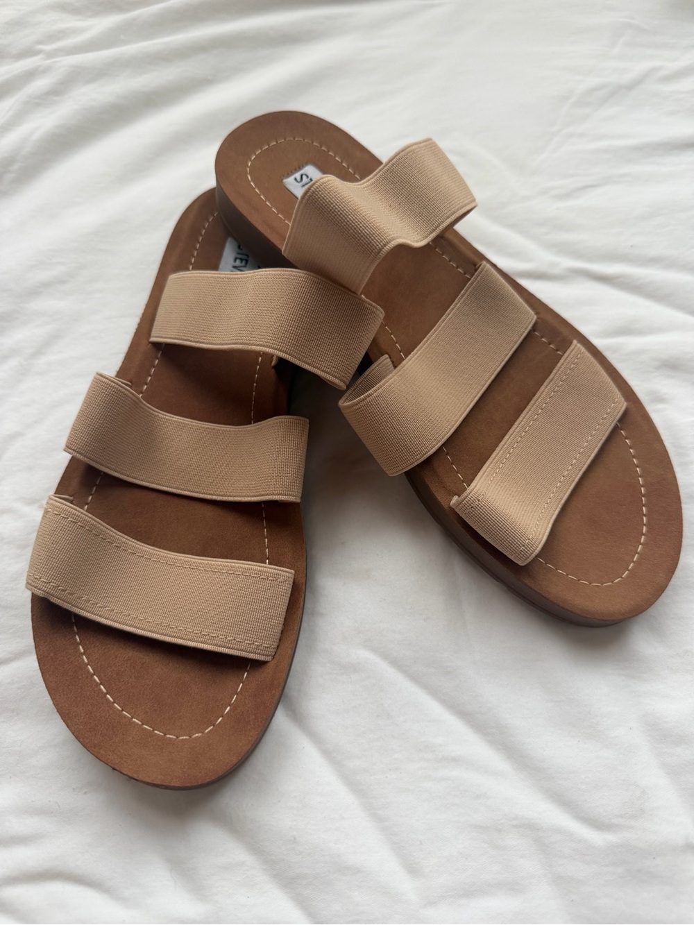 Steve Madden Pascale Tan Elastic Strap Flat Sandals Size 7 NWOT